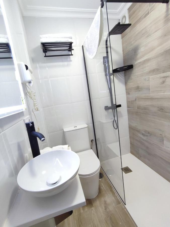 Hostal Lucy Santander Exterior photo